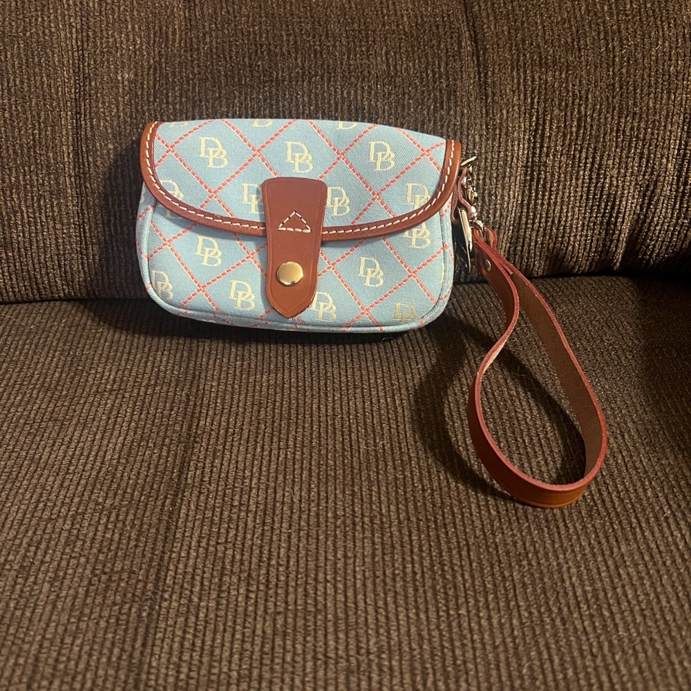 Dooney & Bourke M6361336 baby Blue Wristlet Purse